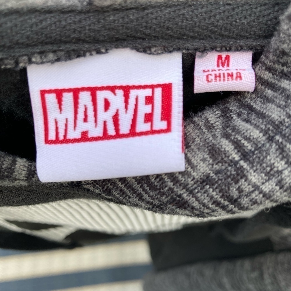 Marvel "The Punisher “hooded swearshirt “ Med.” Dark Gray w/ light Gray … - Picture 5 of 6